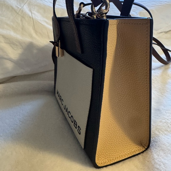 Marc Jacobs Black and Tan Women's Bag - Picture 2 of 9